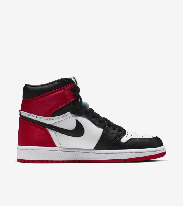 Air Jordan 1 Black Toe sneakers