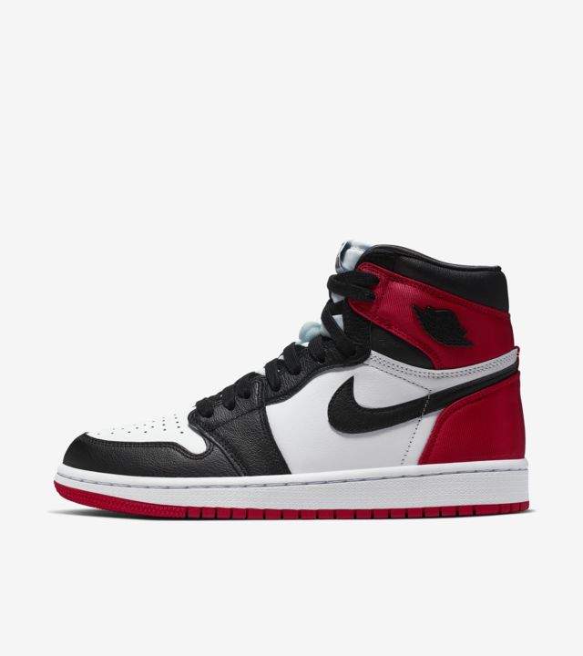 Air Jordan 1 Black Toe sneakers